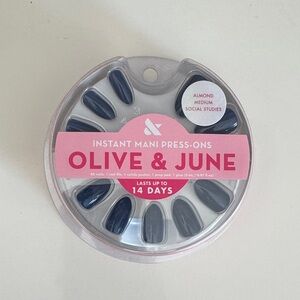 Olive & June Almond Medium Press-On Nails